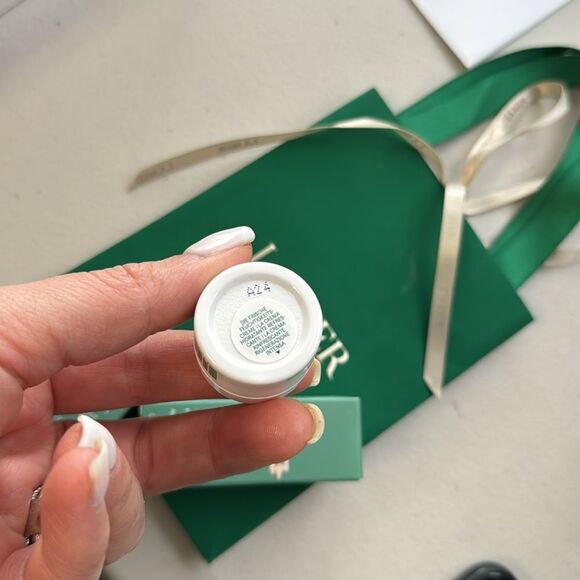 🎉Last Deal 🎉La Mer Green and White Skincare Collection - Picture 5 of 9